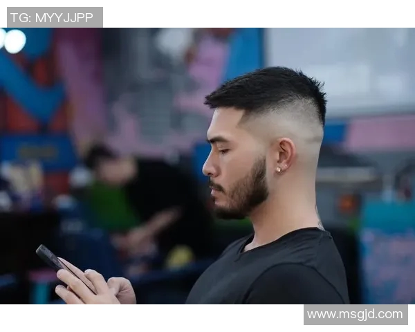 足球明星美式前刺的传奇之路与荣耀时刻解析 足球明星美式前刺的传奇之路与荣耀时刻解析